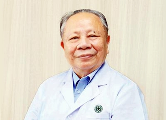 춫